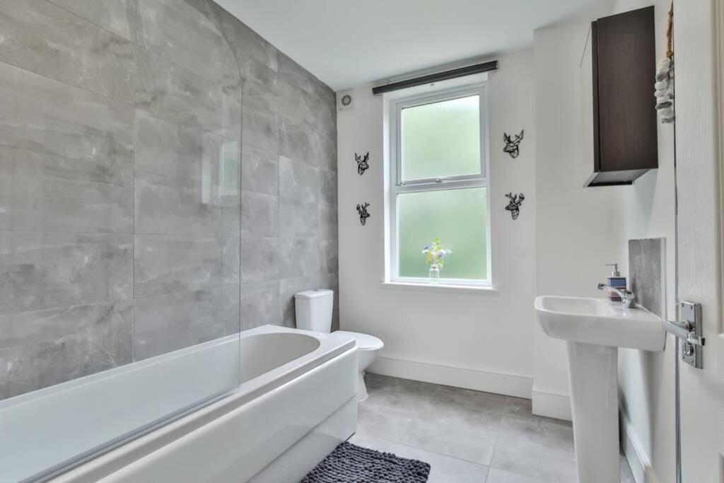 Refurbished Plush Property Great Transport Links Sheffield Kültér fotó